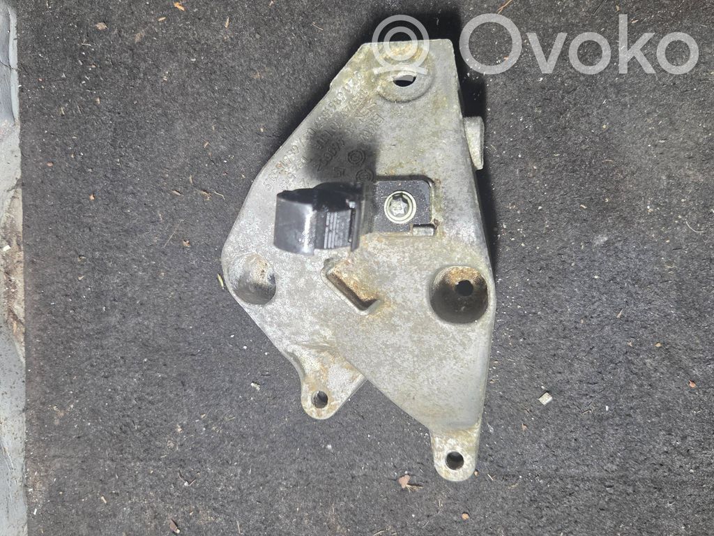 BMW 5 G30 G31 G38 Engine mounting bracket 