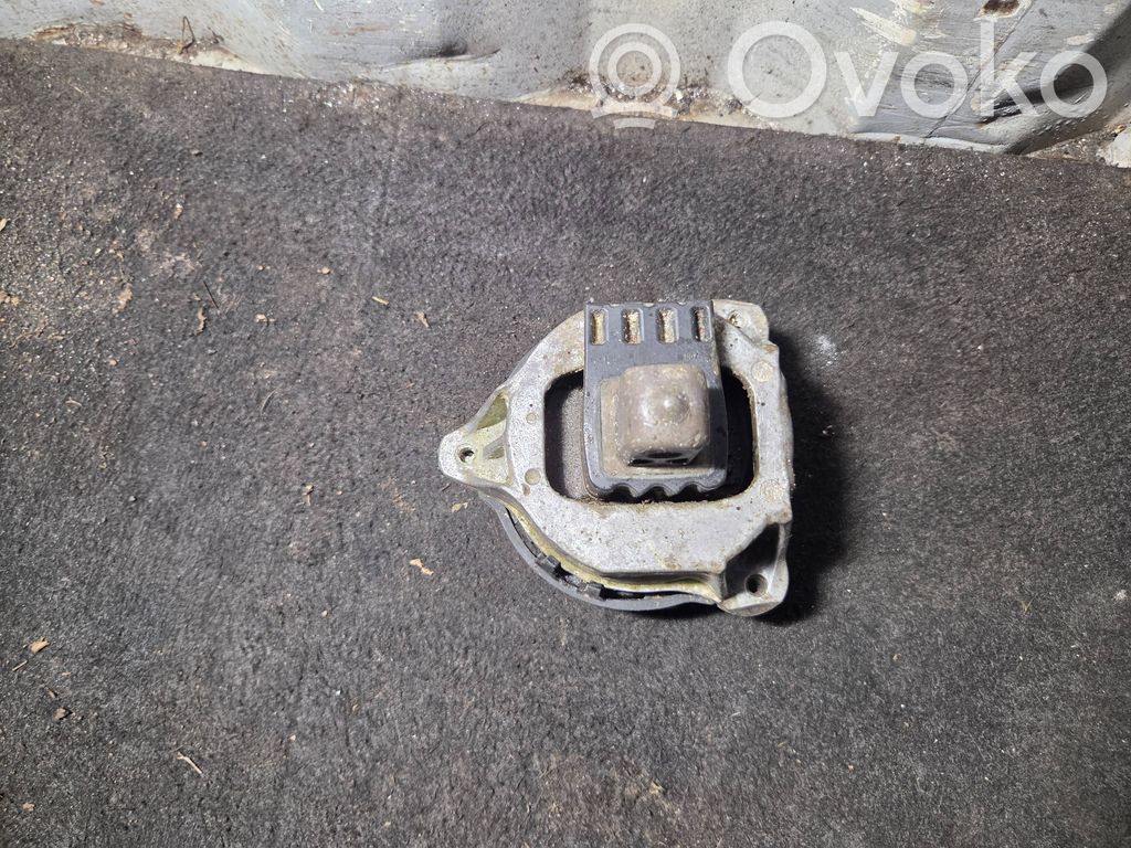 BMW 5 G30 G31 G38 Engine mount bracket 