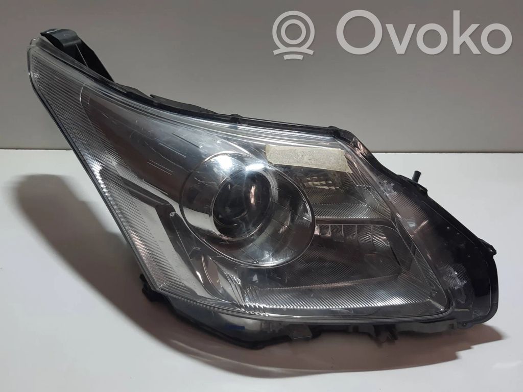 Toyota Avensis T270 Lampa przednia 
