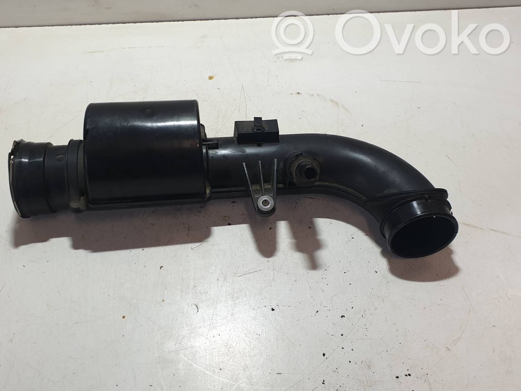 Volvo XC40 Air intake duct part 