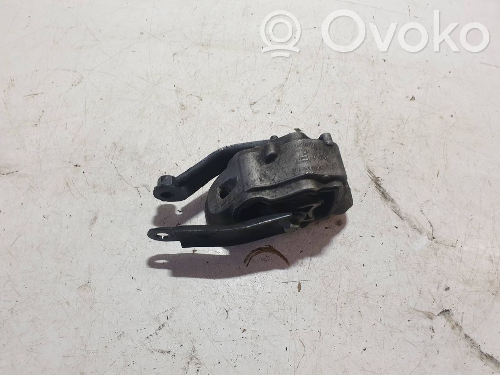 Volvo XC60 Engine mount bracket 