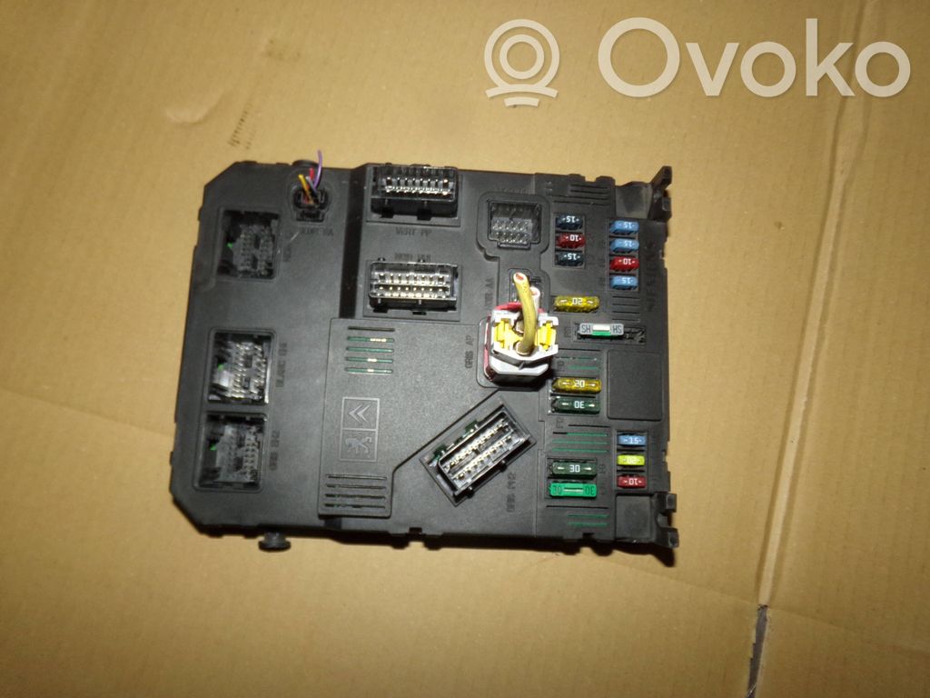 Peugeot 407 Fuse module 