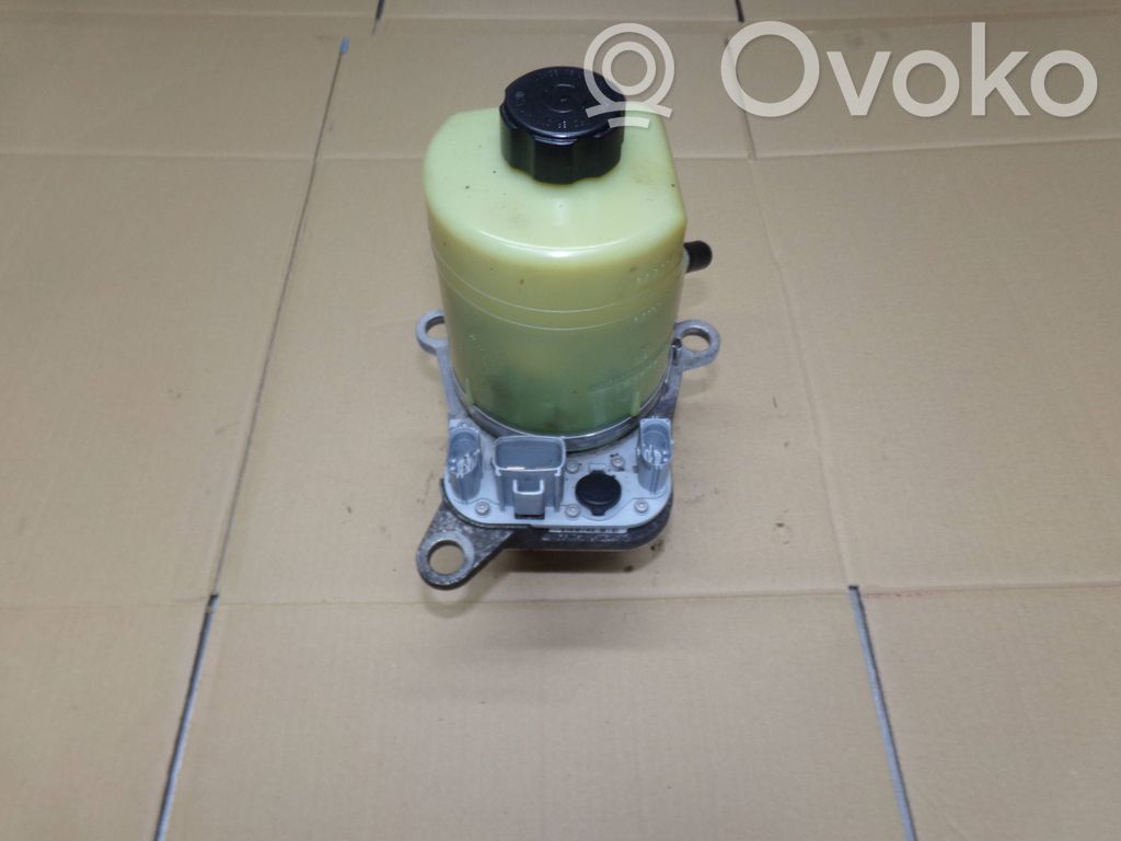 Ford Focus C-MAX Power steering pump 