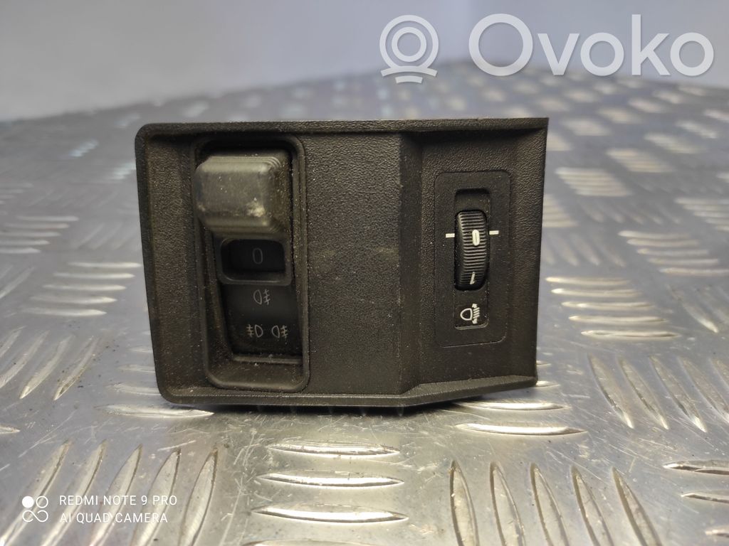 Light switch   1384007