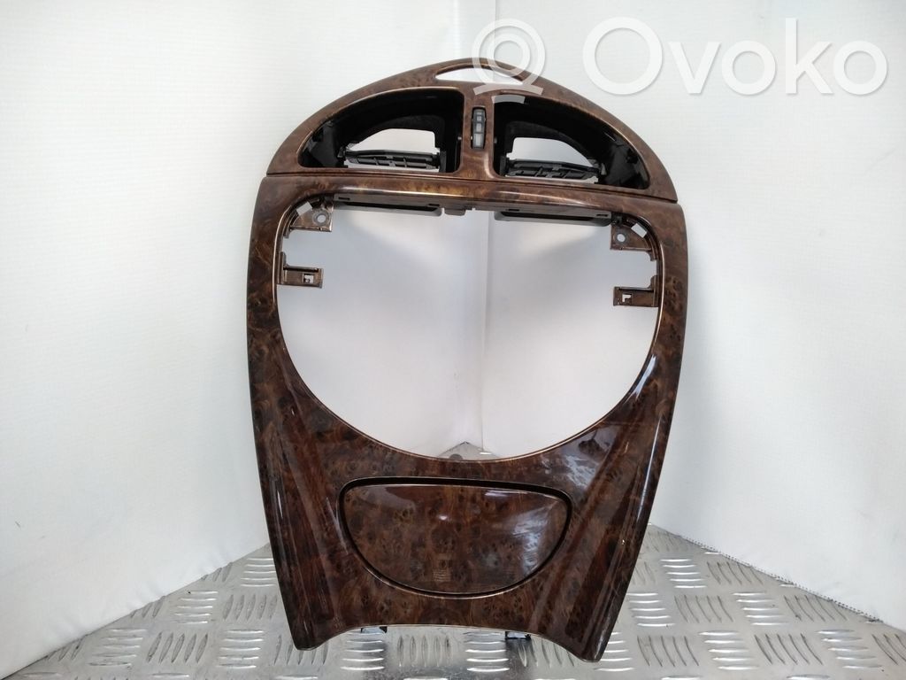 Citroen C5 Peleninė panelėje 