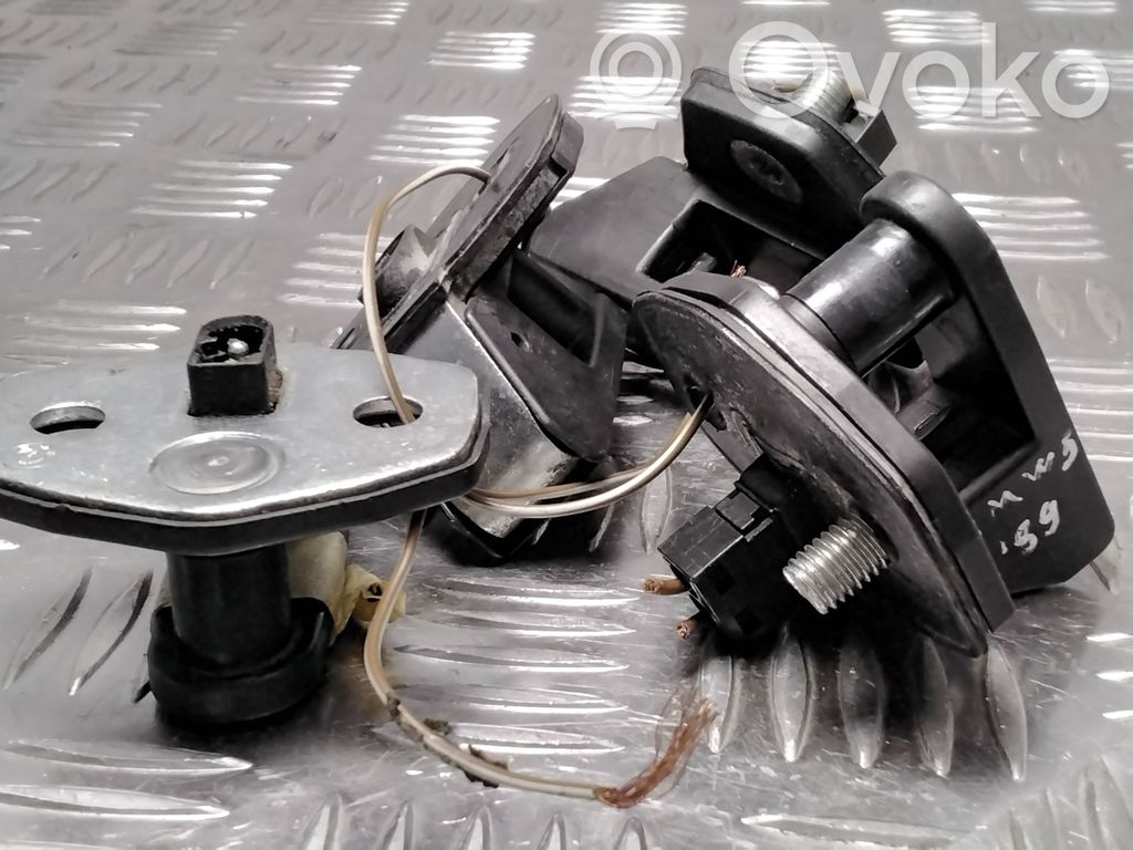 BMW 5 E34 Front door lock loop/hook striker 