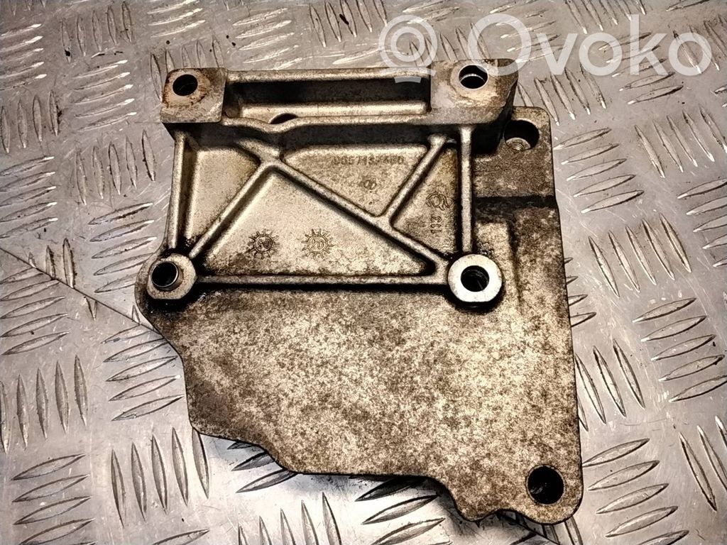 Citroen C4 I A/C compressor mount bracket 