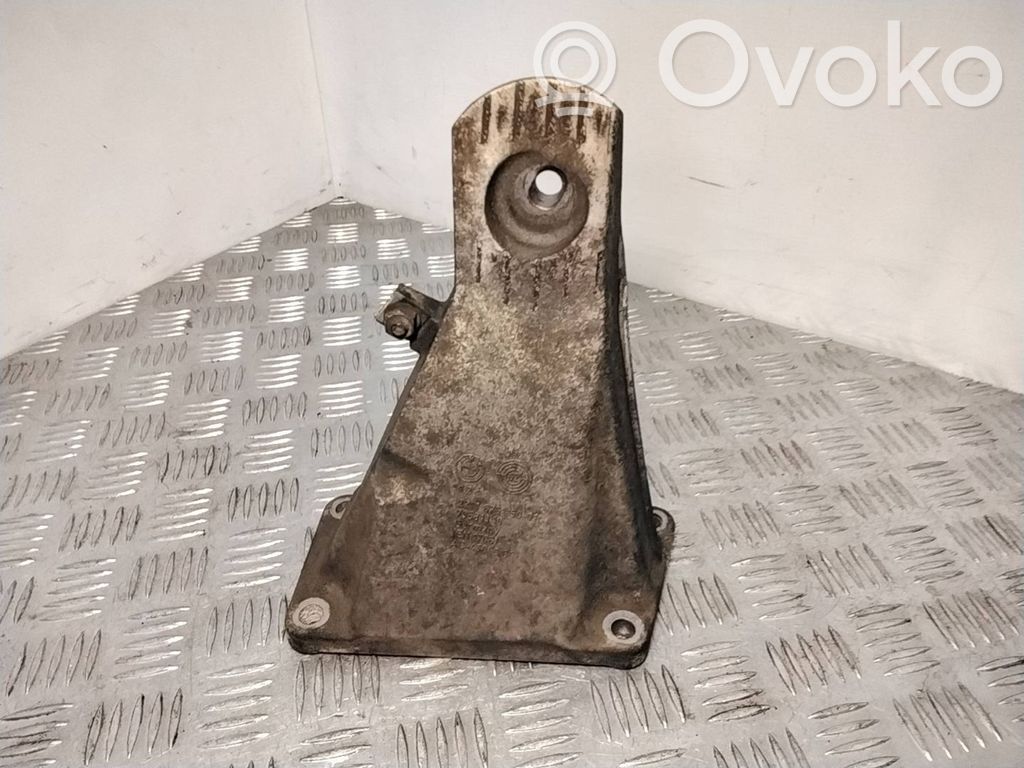 BMW 5 E60 E61 Engine mounting bracket 
