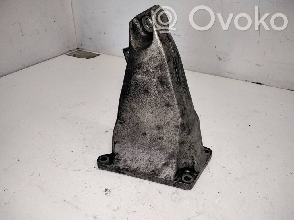 BMW 5 E39 Engine mounting bracket 