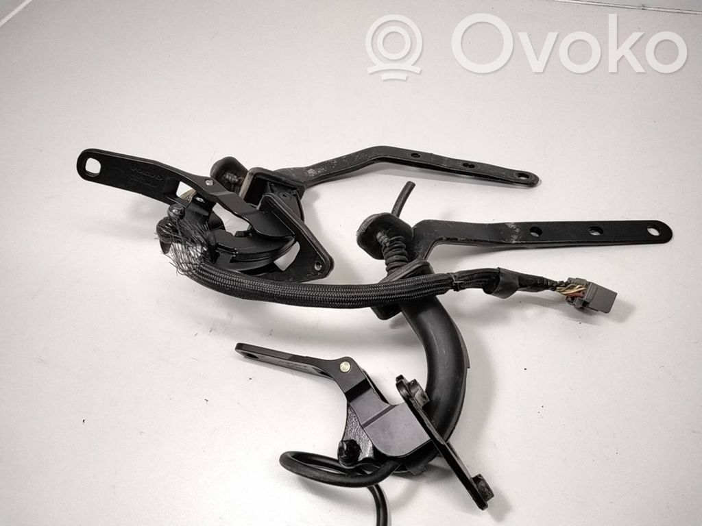 Volvo V70 Tailgate/trunk/boot hinge 