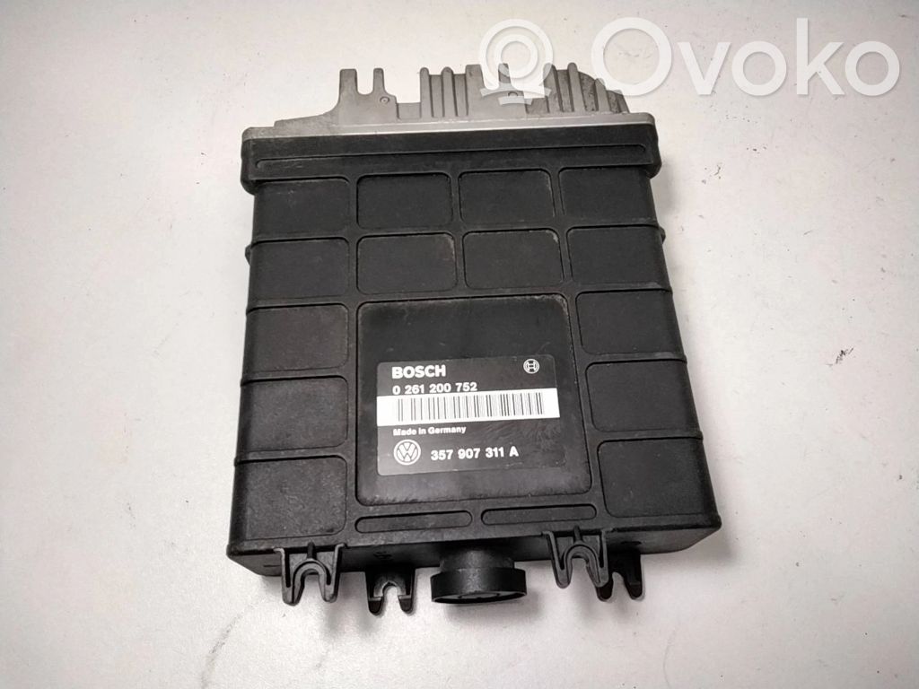 Volkswagen Golf III Engine control unit/module 