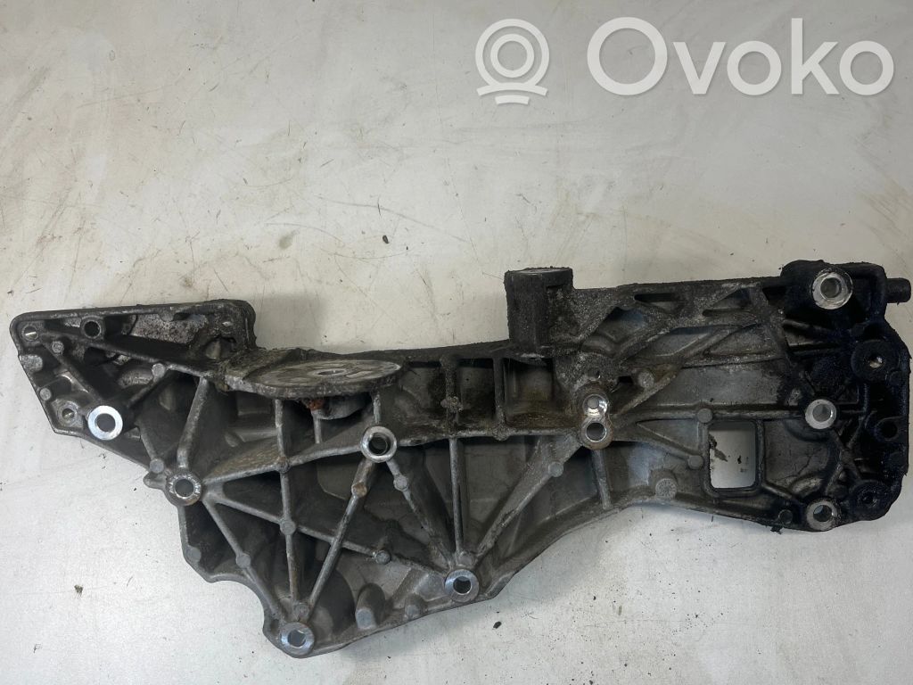 Land Rover Freelander 2 - LR2 Engine mounting bracket 