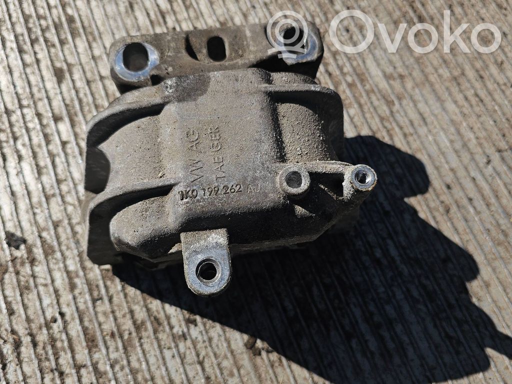 Volkswagen Golf V Engine mount bracket 