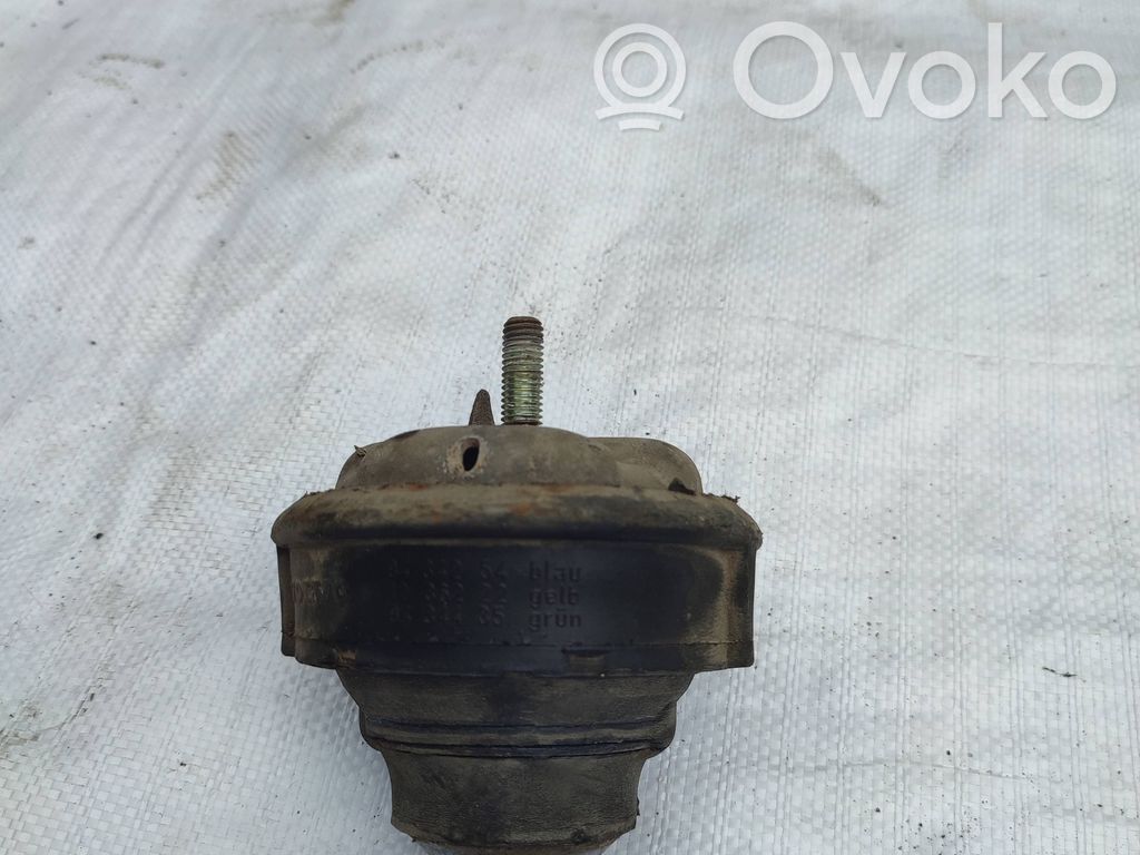 Volvo S70  V70  V70 XC Engine mount bracket 
