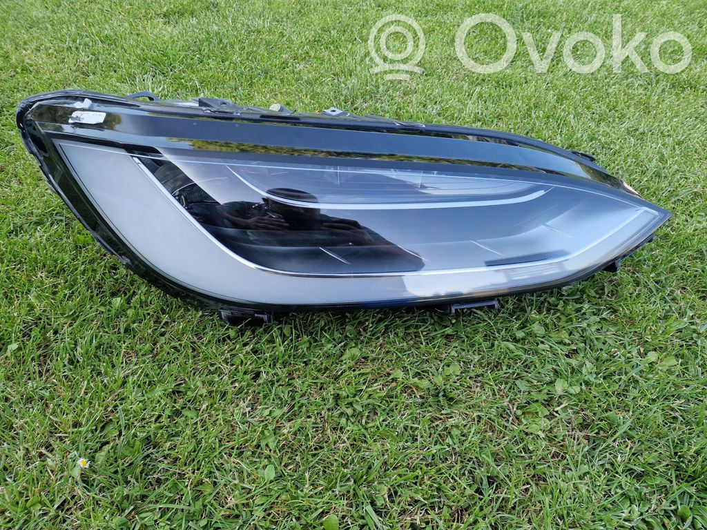 Tesla Model X Etu-/Ajovalo 