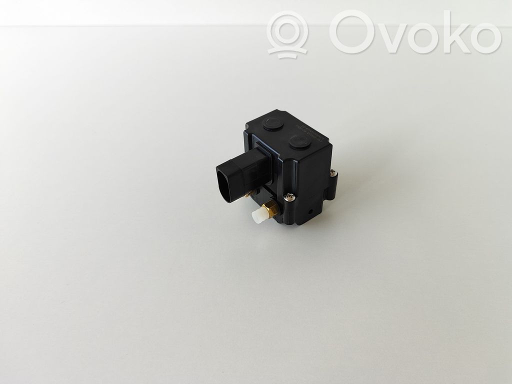 BMW 5 E60 E61 Gaisa sadales / vārsta bloks (pneimatiskā balstiekārta) 
