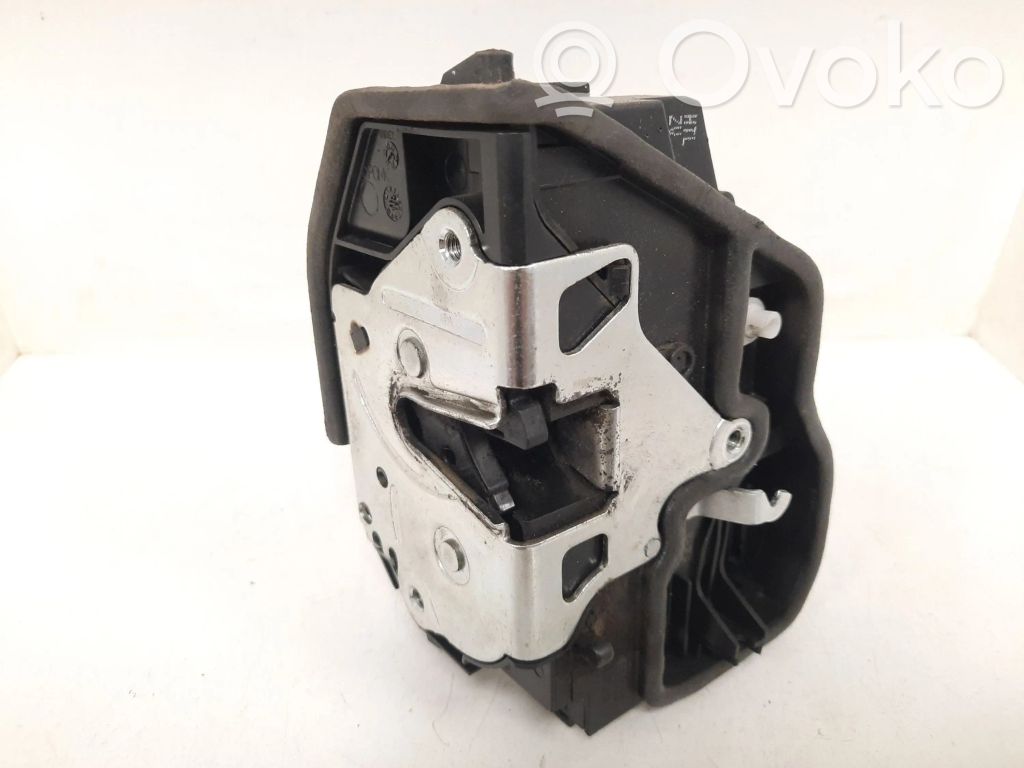 Rear door lock   7229459