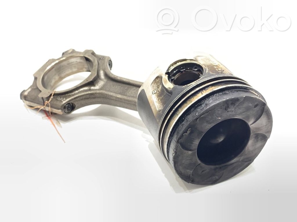 Fiat Tipo Piston with connecting rod 