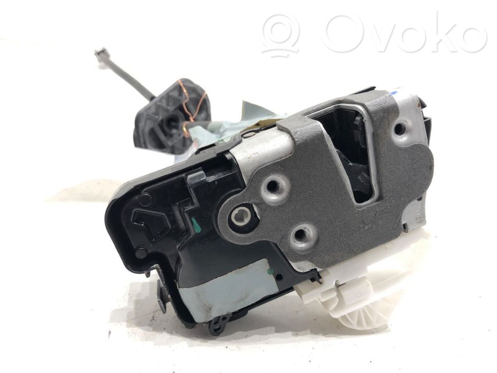 Ford Focus Priekšpusē slēdzene 