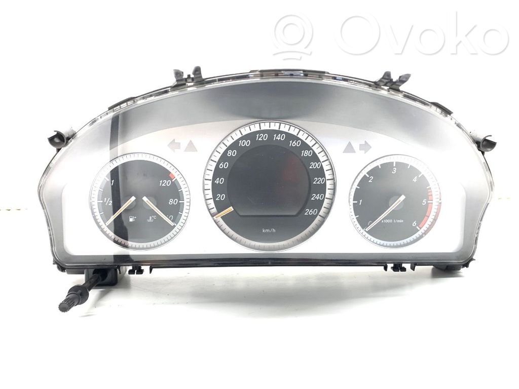 Mercedes-Benz C W204 Nopeusmittari (mittaristo)