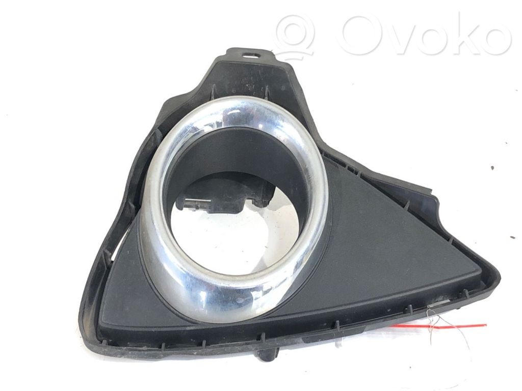 Toyota Auris E180 Mascherina inferiore del paraurti anteriore 