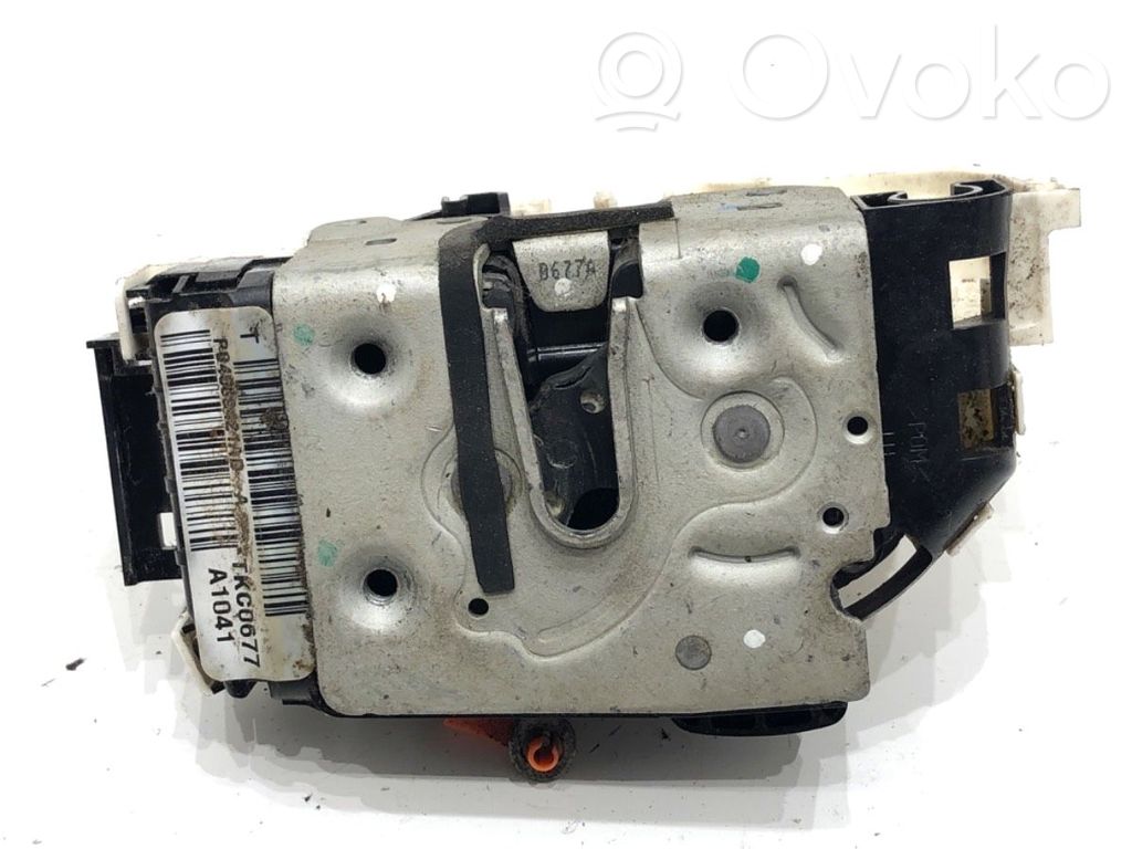 Zamek drzwi przednich   P04589421AD