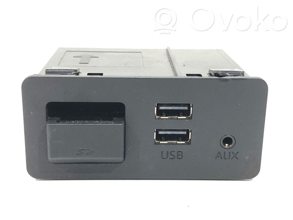 Mazda 2 USB socket connector 