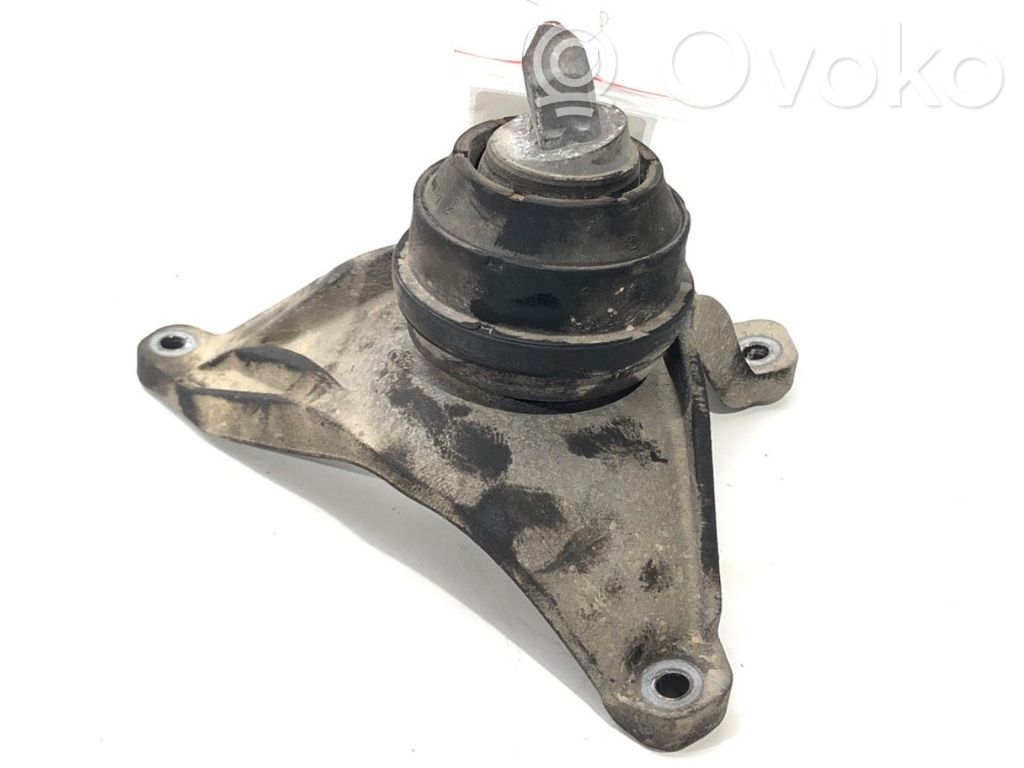 Engine mount vacuum valve