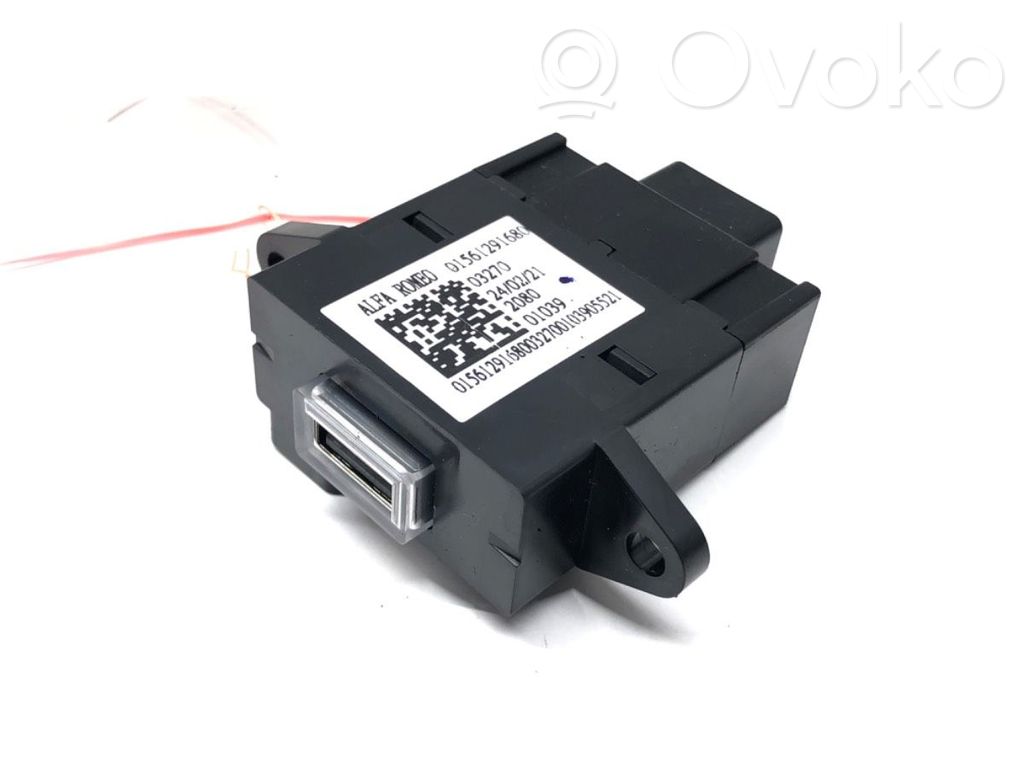 Alfa Romeo Giulia Enchufe conector USB 