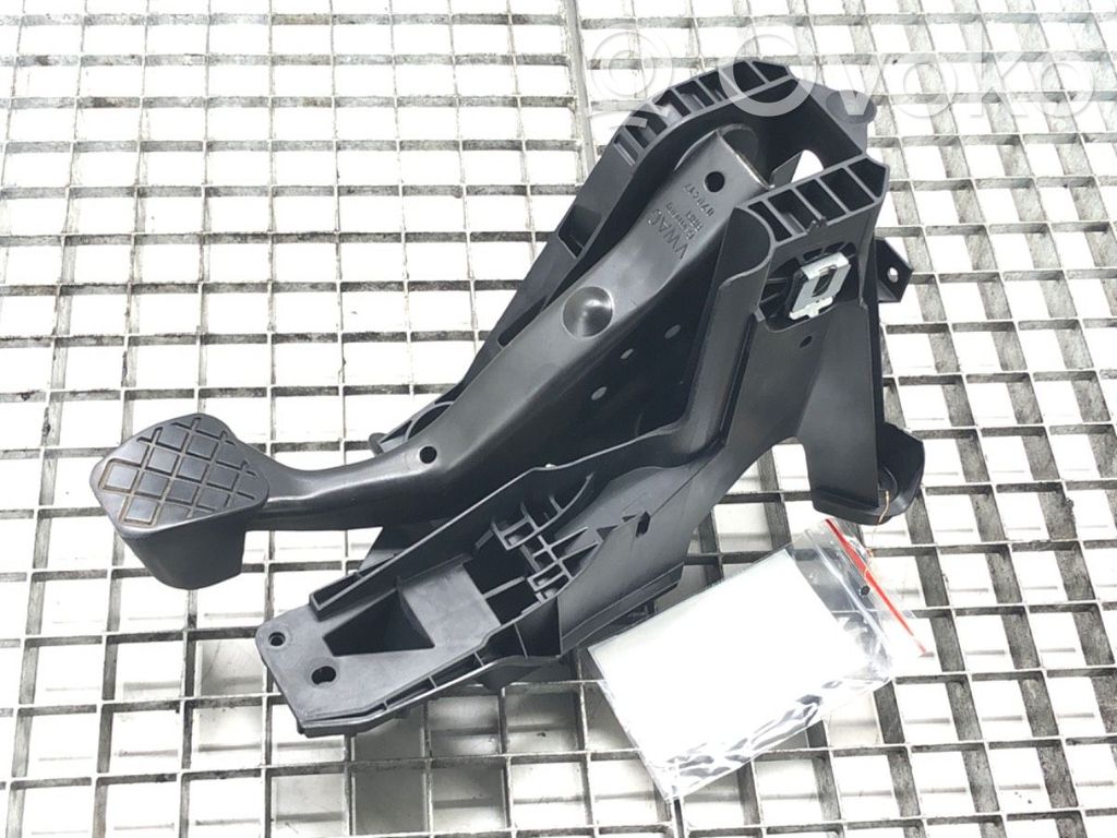 Volkswagen Golf VII Pedal assembly 
