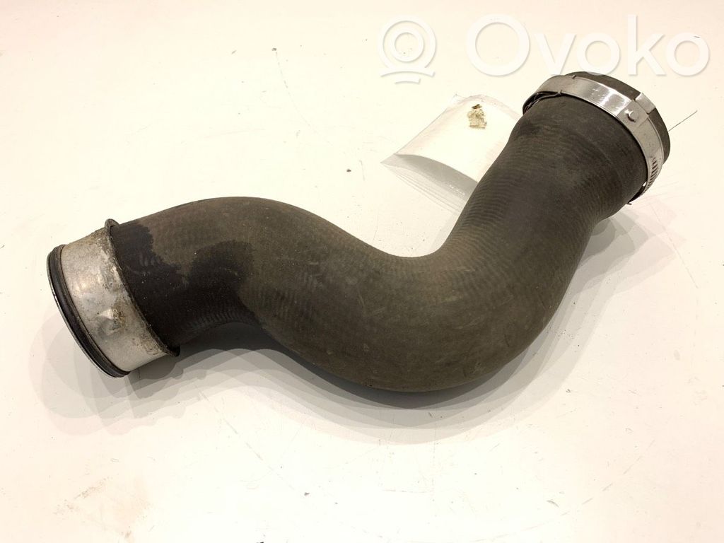 Volkswagen PASSAT B7 Wąż / Rura intercoolera 