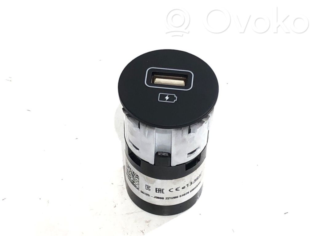 Hyundai Kona I Gniazdo / Złącze USB 