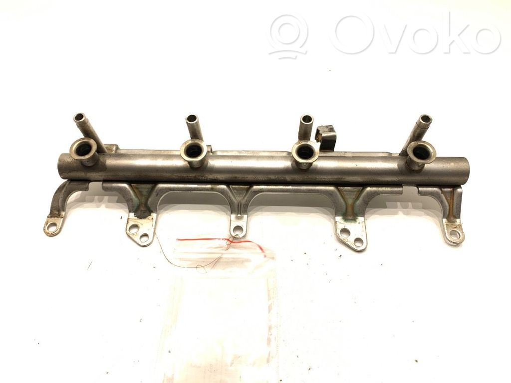 Audi A4 S4 B8 8K Listwa wtryskowa 