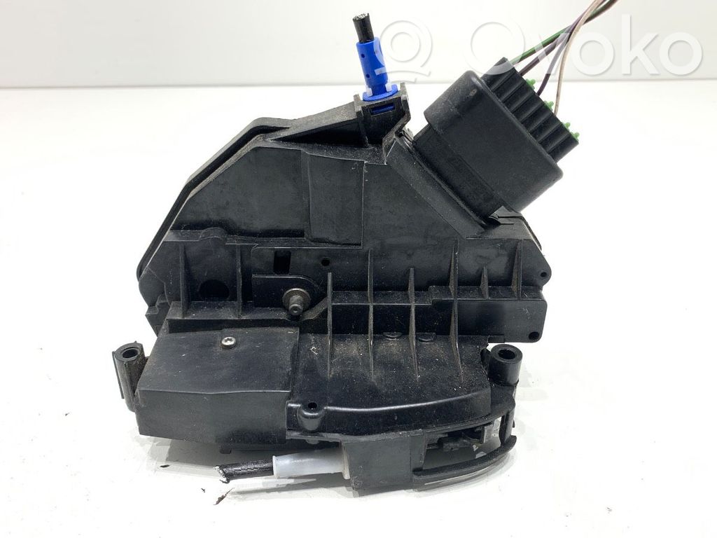 Ford Fiesta Priekšpusē slēdzene 