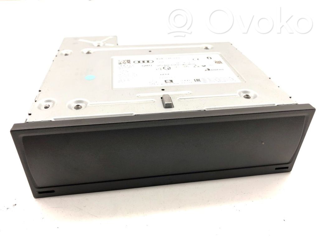 Panel / Radioodtwarzacz CD/DVD/GPS   82A035010