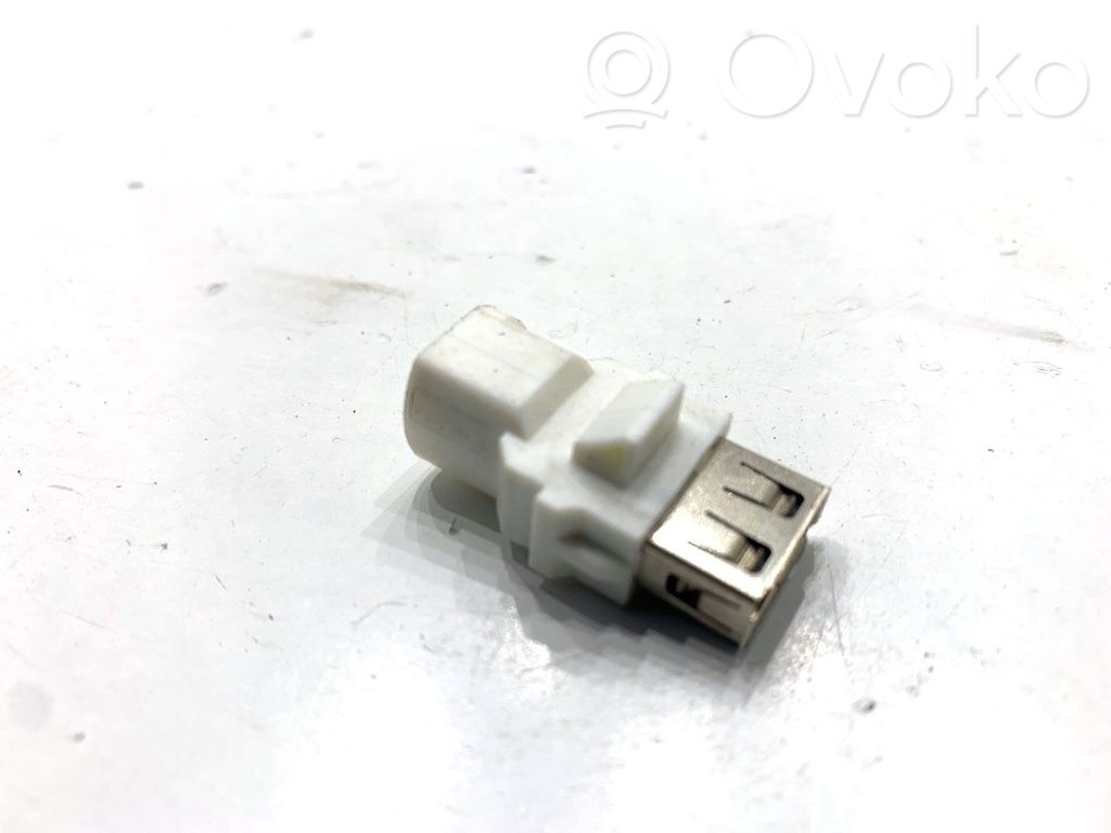 BMW 3 GT F34 USB socket connector 