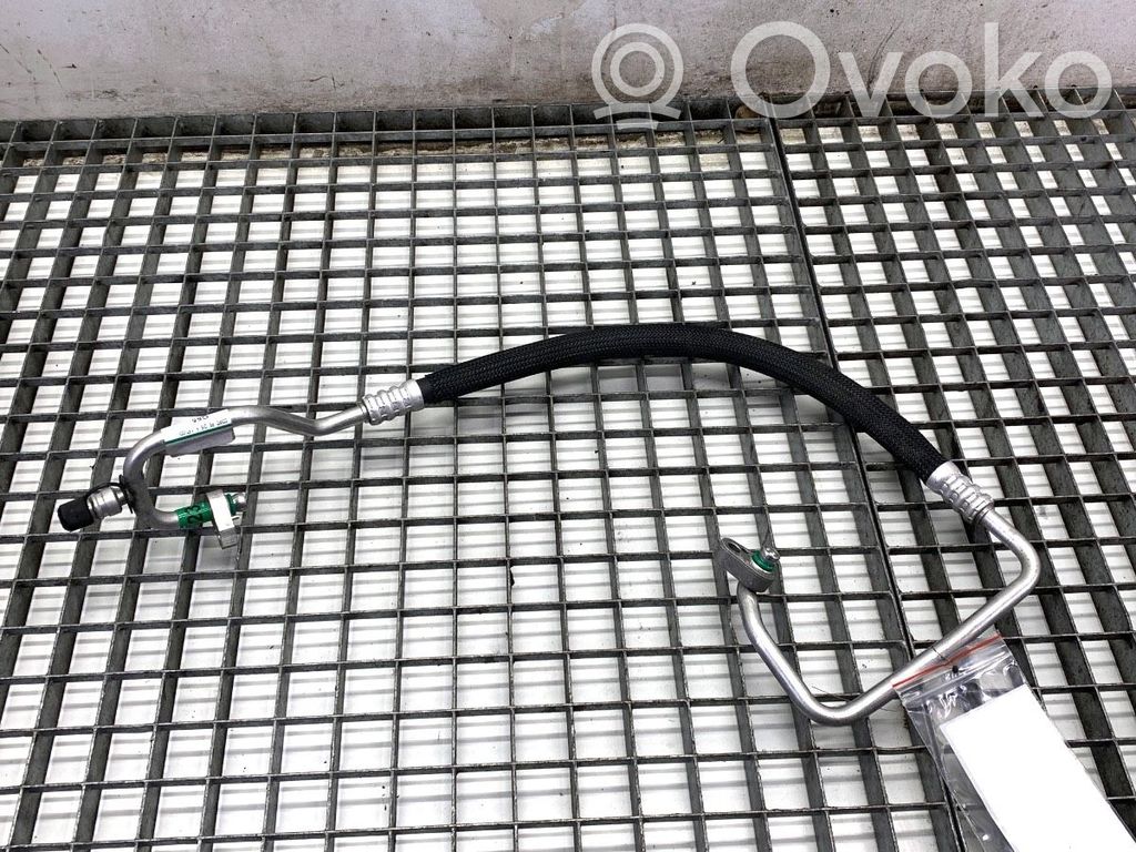 Ilmastointilaitteen putki (A/C)   97762G4650