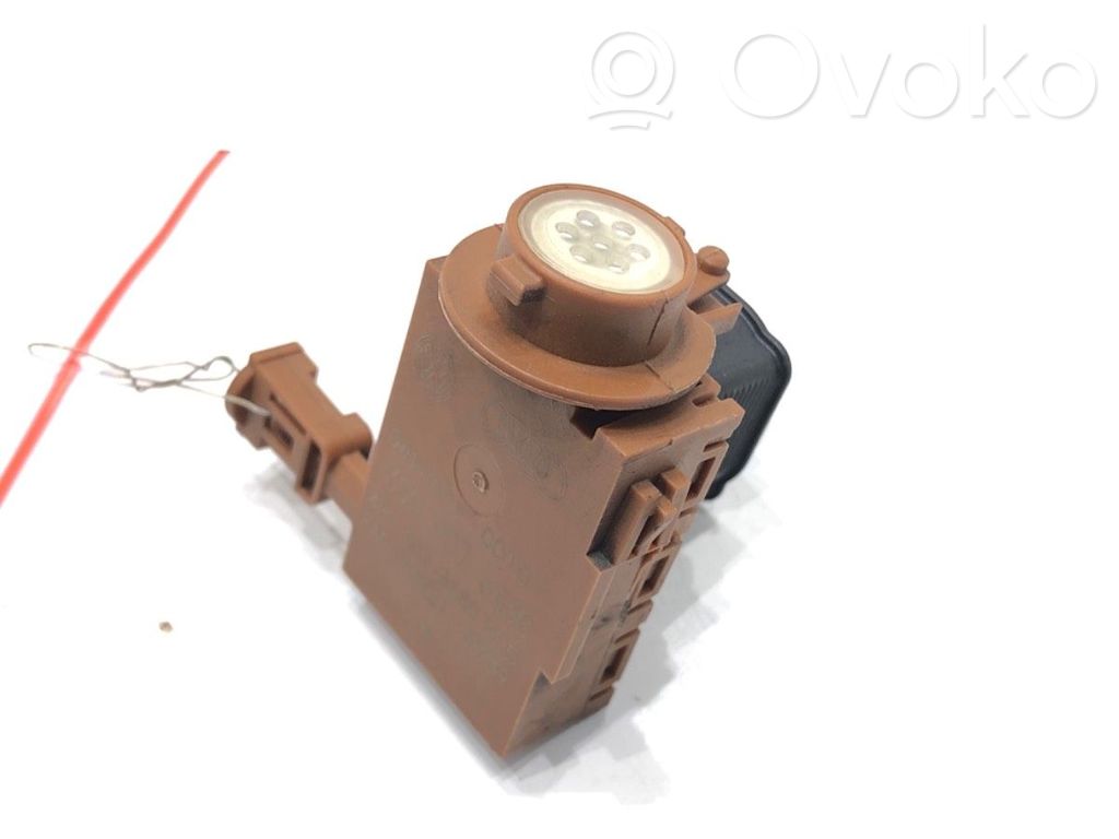 Interior temperature sensor   3Q0907643C