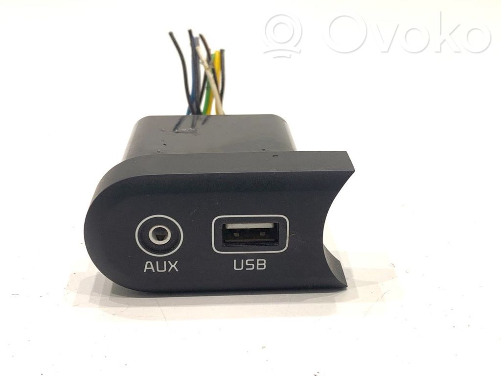 KIA Ceed USB socket connector 