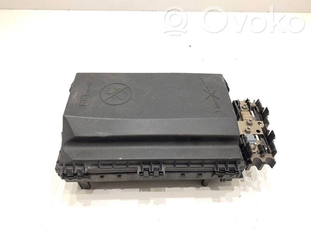 Opel Astra J Fuse box set 