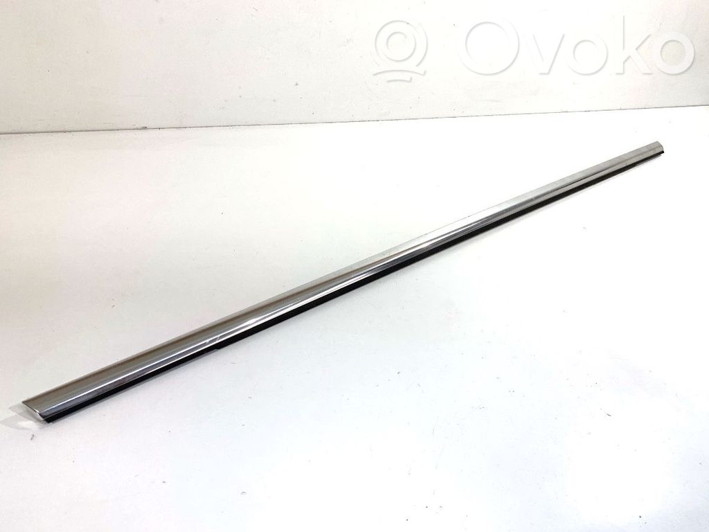 Audi A4 S4 B9 8W Listwa / Uszczelka szyby drzwi tylnych samochodów dostawczych 