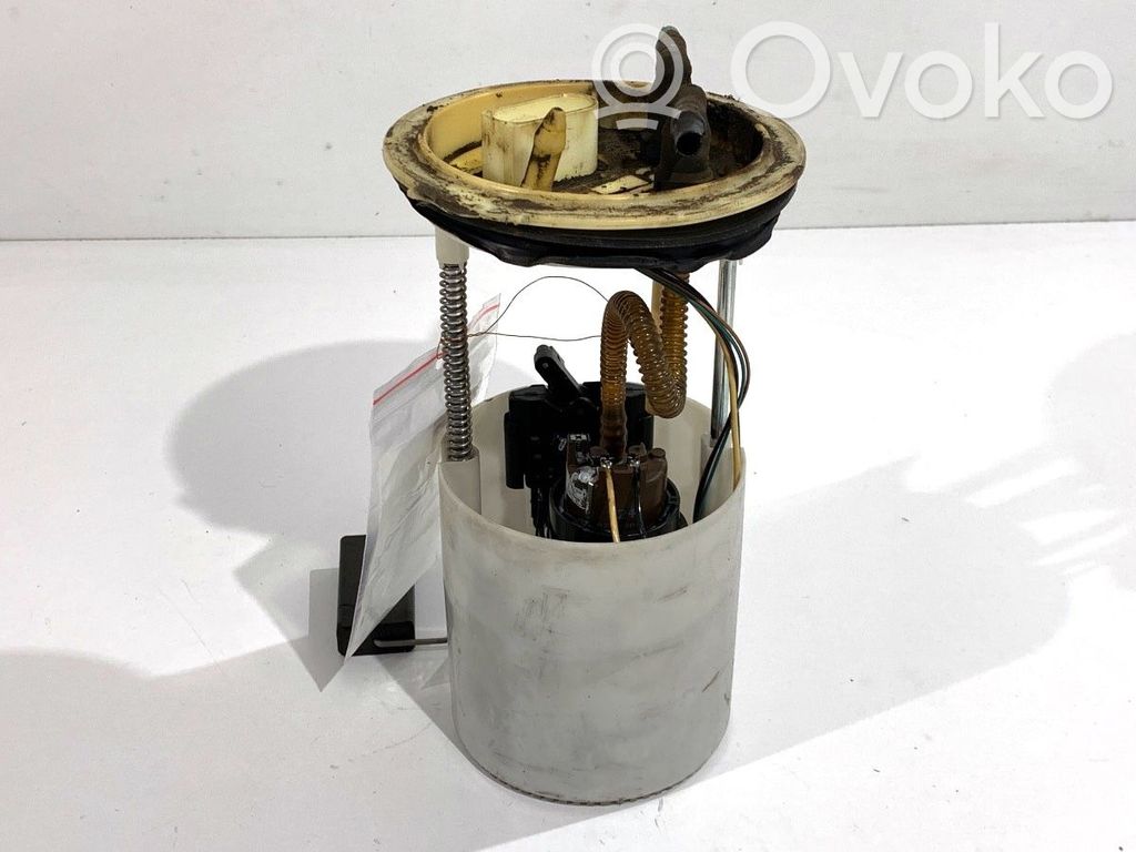 Volkswagen Golf V Bomba interna de combustible 