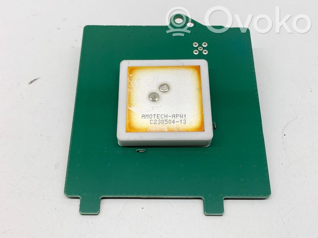 Tesla Model Y Radion antenni 