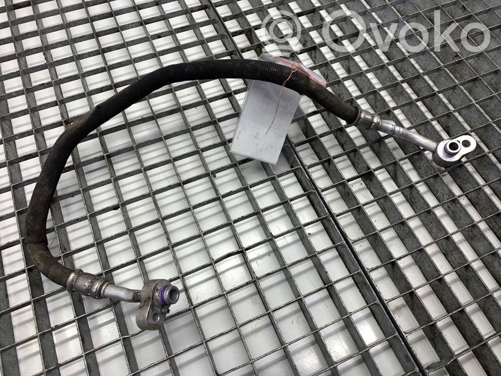 Audi A4 S4 B9 8W Ilmastointilaitteen putki (A/C) 
