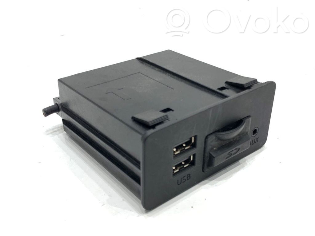 Mazda 3 II USB-pistokeliitin 