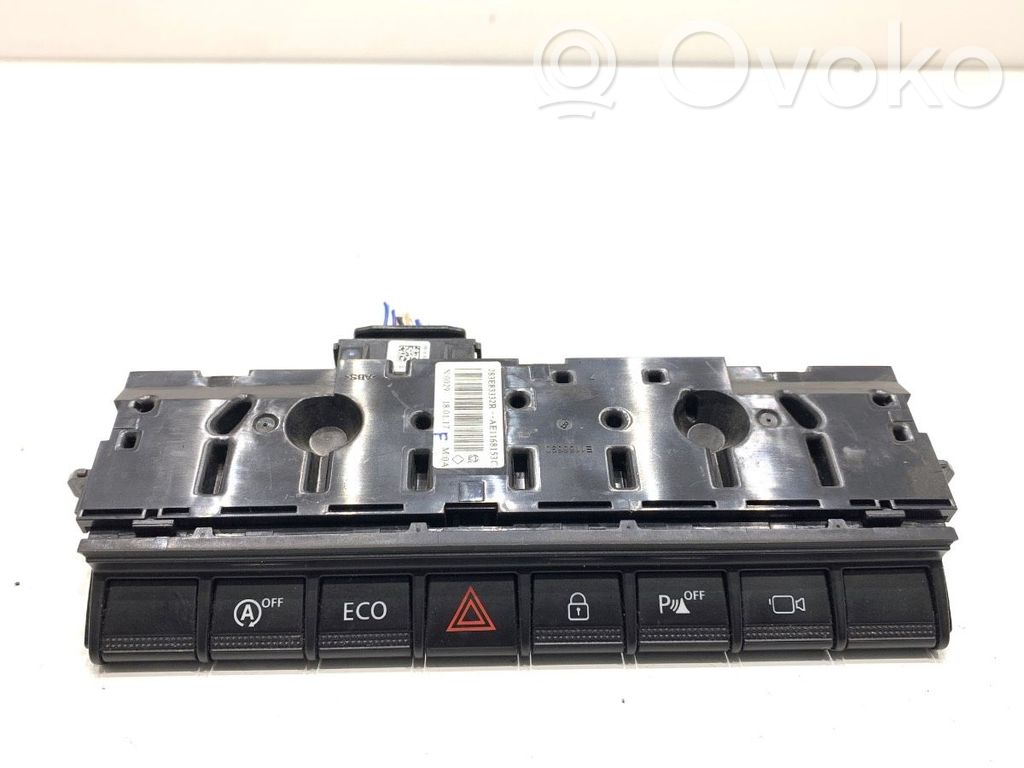Dacia Duster II Botón interruptor de luz de peligro 