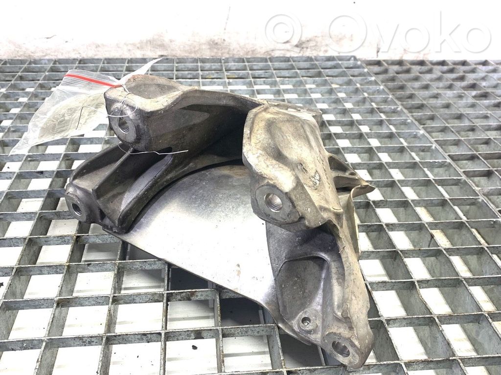 BMW X6 F16 Supporto di montaggio del motore (usato) 