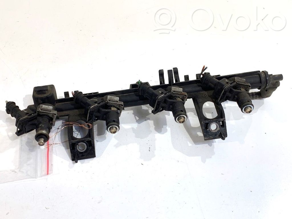 Renault Clio III Tuyau de conduite principale de carburant 