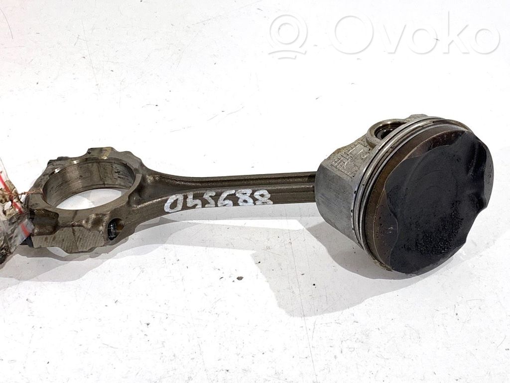 Toyota Yaris Kolben mit Pleuel 