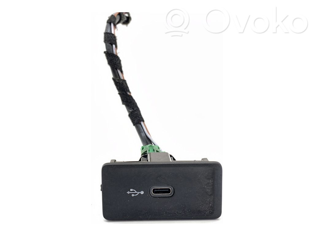 Volkswagen PASSAT B8 Enchufe conector USB 